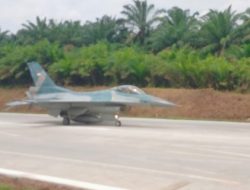 Pertama di Indonesia, Jet TNI AU Mendarat di Tol Lampung