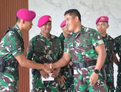 Bangkitkan Semangat Prajurit Danyonif 7 Marinir Berikan Jam Komandan