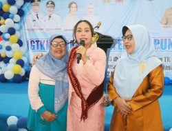 Perempuan Lanjut Usia Ikut Rayakan Hari Ulang Tahun ke-76 IGTKI – PGRI