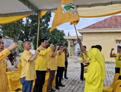 Dr Darlian Pone Lantik Ketua PK Terpilih Hasil Muscam Partai Golkar Negeri Agung