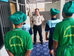 KALAPAS AMPANA BERI ARAHAN KEPADA PETUGAS DAPUR TEKANKAN KEBERSIHAN DAN KUALITAS MAKANAN WBP, WUJUDKAN PELAYANAN PRIMA DI DAPUR LAPAS