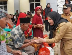 Wali Kota Bandar Lampung Salurkan Bantuan Beras Kepada Puluhan Ribu KPM