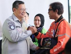 Dukung Kegiatan Polantas Menyapa: Jasa Raharja Bekali  Komunitas Ojol dengan Edukasi Keselamatan dan PPGD