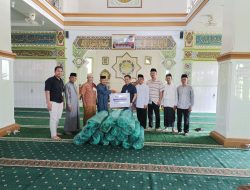 BRI Kanca Metro Bersama YBM BRILiaN Salurkan 18 Gulung Karpet Sajadah untuk Masjid Nur Hidayah