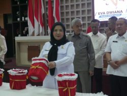 Wali Kota Bandarlampung, Eva Dwiana menghadiri RAT KPRI Ragom Gawi ke-46 Tahun Buku 2025 di Gedung Semergou