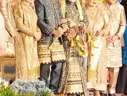 Dr. BUDIONO BANJIR UCAPAN SELAMAT RESEPSI PERNIKAHAN PUTRANYA “FARREL & INNA”
