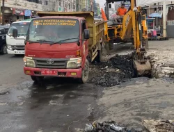 Pemkot Bandar Lampung Lakukan Normalisasi Drainase di Pasar Bambu Kuning