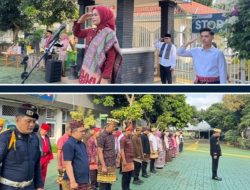 Peringati Hari Keluarga Nasional Ke 33 Mengenakan Pakaian Adat, Kalapas Tekankan Optimalisasi Bonus Demografi