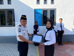 APEL PAGI PENUH SEMANGAT, KALAPAS AMPANA BERIKAN PENGHARGAAN KEPADA PEGAWAI BERPRESTASI SEBAGAI WUJUD APRESIASI ATAS DEDIKASI DAN INTEGRITAS