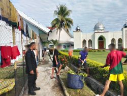 WUJUDKAN LINGKUNGAN PEMASYARAKATAN YANG BERSIH DAN SEHAT, WBP LAPAS AMPANA RUTIN LAKSANAKAN AKSI BERSIH – BERSIH DI LINGKUNGAN BLOK HUNIAN