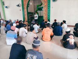 SHOLAT ASHAR BERJAMAAH DAN KAJIAN KEROHANIAN, LAPAS AMPANA PERKUAT PEMBINAAN KEPRIBADIAN WARGA BINAAN MELALUI NILAI-NILAI KEAGAMAAN
