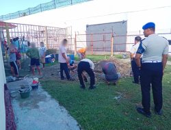PERKUAT BUDAYA BERSIH DAN TERTIB, KA.KPLP LAPAS AMPANA AWASI LANGSUNG PEMBANGUNAN BAK SAMPAH DI DALAM LAPAS
