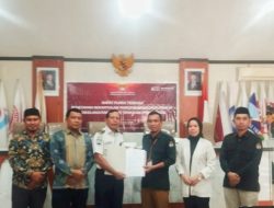 LAPAS AMPANA HADIRI RAPAT PLENO TERBUKA REKAPITULASI DATA PEMILIH BERKELANJUTAN TRIWULAN II TAHUN 2026 DI KPU KABUPATEN TOJO UNA-UNA