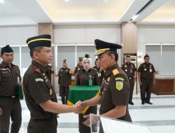 KAJATI LAMPUNG YANG BARU, GELAR PELANTIKAN WAKAJATI DAN SEJUMLAH PEJABAT ESELON III YANG BARU DI LINGKUNGAN KEJAKSAAN TINGGI