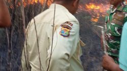 Babinsa Sabah Balau Bersama K3 dan Warga Padamkan Titik Api Kebakaran Di Lahan ITERA‎.
