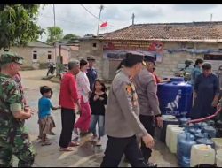 GERAK CEPAT TNI-POLRI DAN DAMKAR, SALURKAN AIR BERSIH MENGALIR UNTUK WARGA DESA SERDANG