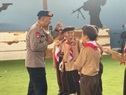Personel Brimob Berikan Edukasi Wawasan Kebangsaan dan Kedisiplinan bagi Siswa SD Negeri 1 Palapa