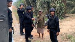 Satuan Brimob Polda Lampung Kawal Aksi Unjuk Rasa Masyarakat di PT Pematang Agri Lestari Mesuji